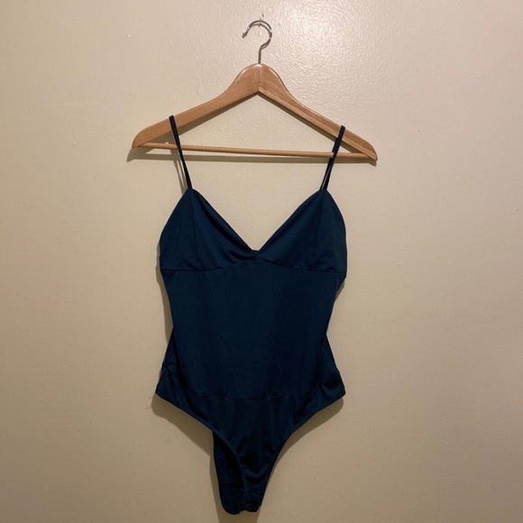 IRIS BEAUTIFUL GREEN BODYSUIT. Size M . Very good condition - Picture 1 of 8